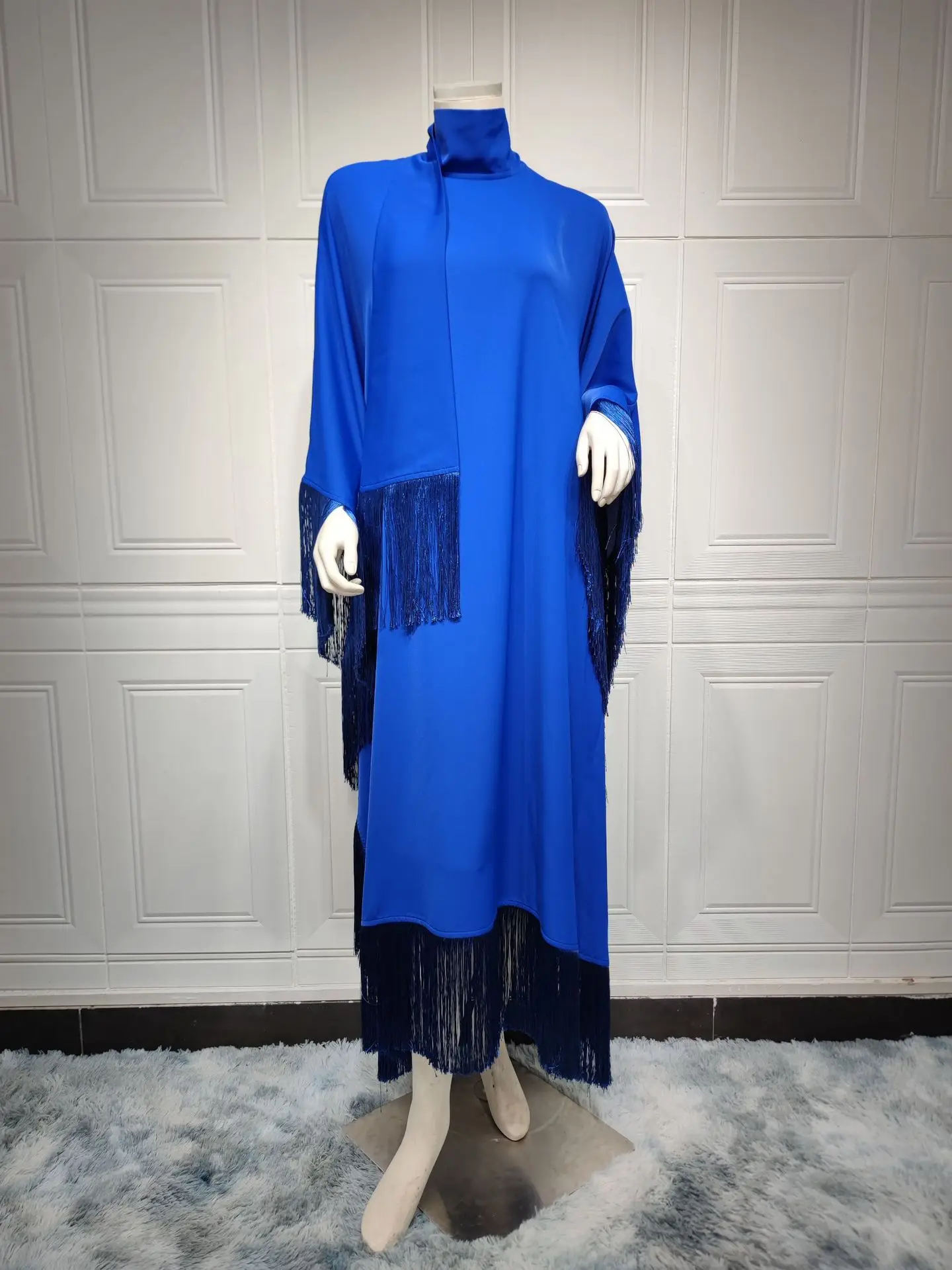 Customized Muslim Woman Bat Sleeve Tassel Abaya Kaftan High Fashion Dresses Modest Party Evening Dress Middle East Muslim Robe