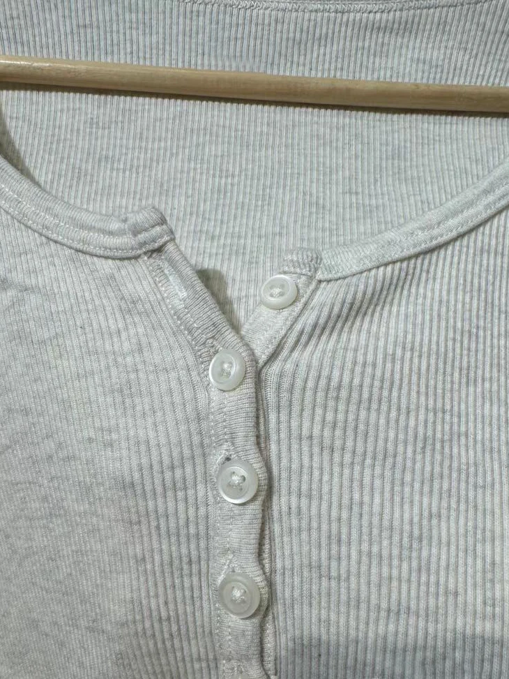 New Buttons Ribbed Slim Long Sleeve T-shirts Women Autumn O-Neck Cotton Tshirts Tops Female Simple Basic Tees Shirt Y2K Clothes
