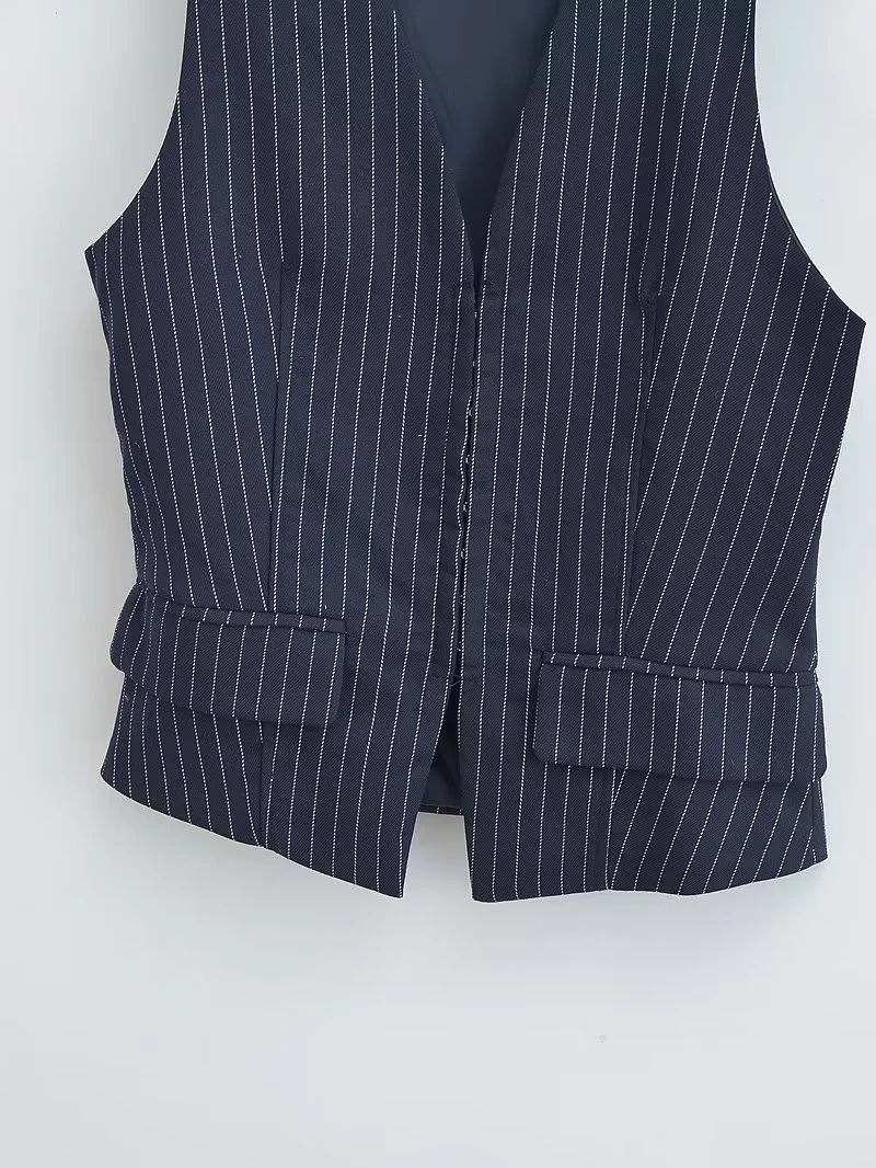 KEYANKETIAN Summer New Hidden Buckle Navy Blue Striped Vest British Style Women's V-Neck Slim Short Cardigan Sleeveless Top