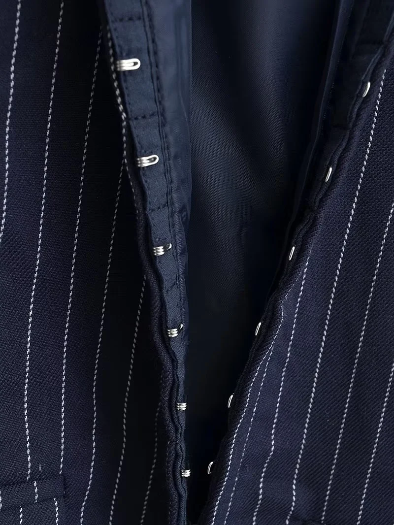 KEYANKETIAN Summer New Hidden Buckle Navy Blue Striped Vest British Style Women's V-Neck Slim Short Cardigan Sleeveless Top
