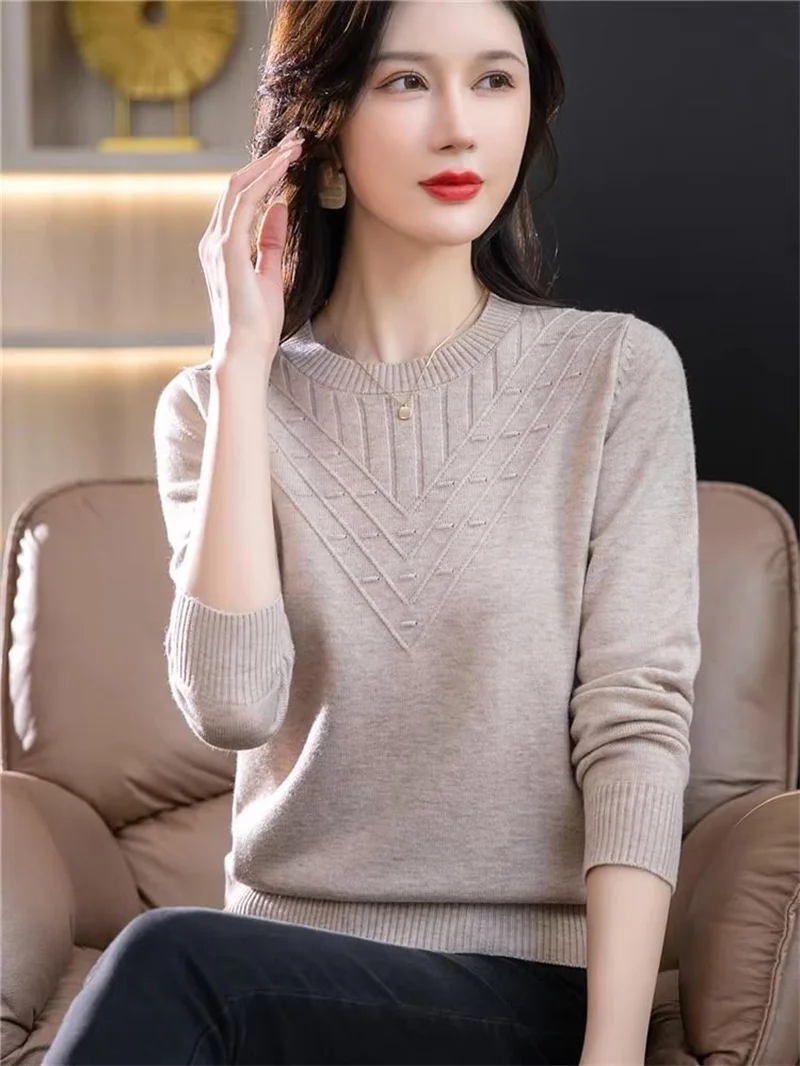 Women's Knitting Tops Autumn Winter 2025New Foreign Sweaters Mother's High Quality Loose Coat Slim Pullover Blouse Ladies Jacket