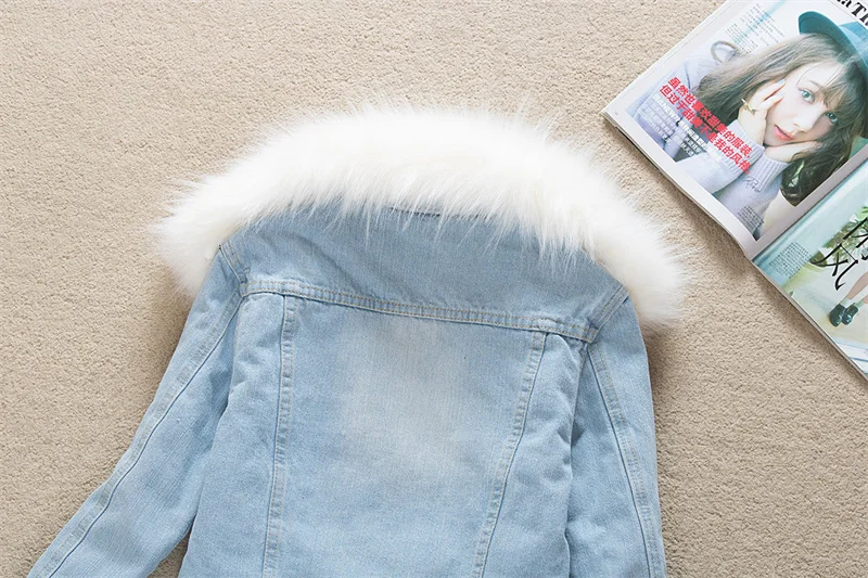 2023 Autumn Winter Fleece Denim Jacket Women Big Fur Collar Short Coat Thicken Velvet Liner Warm Tops Lady Jean Coat Outerwear