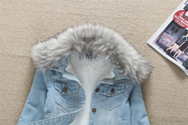 2023 Autumn Winter Fleece Denim Jacket Women Big Fur Collar Short Coat Thicken Velvet Liner Warm Tops Lady Jean Coat Outerwear