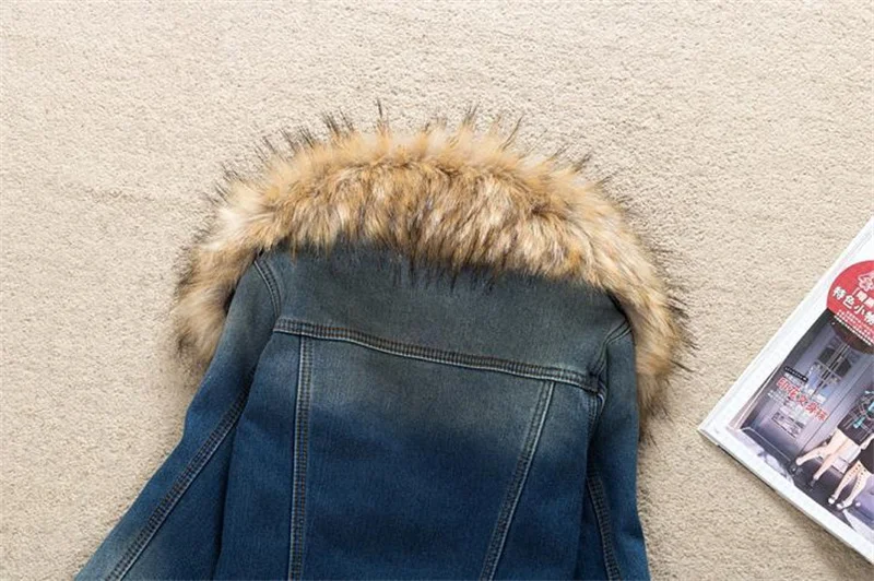2023 Autumn Winter Fleece Denim Jacket Women Big Fur Collar Short Coat Thicken Velvet Liner Warm Tops Lady Jean Coat Outerwear