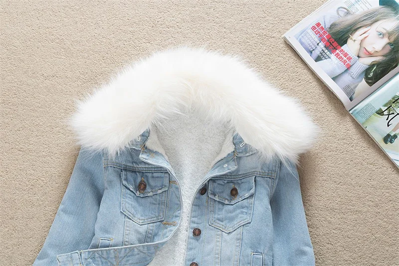 2023 Autumn Winter Fleece Denim Jacket Women Big Fur Collar Short Coat Thicken Velvet Liner Warm Tops Lady Jean Coat Outerwear