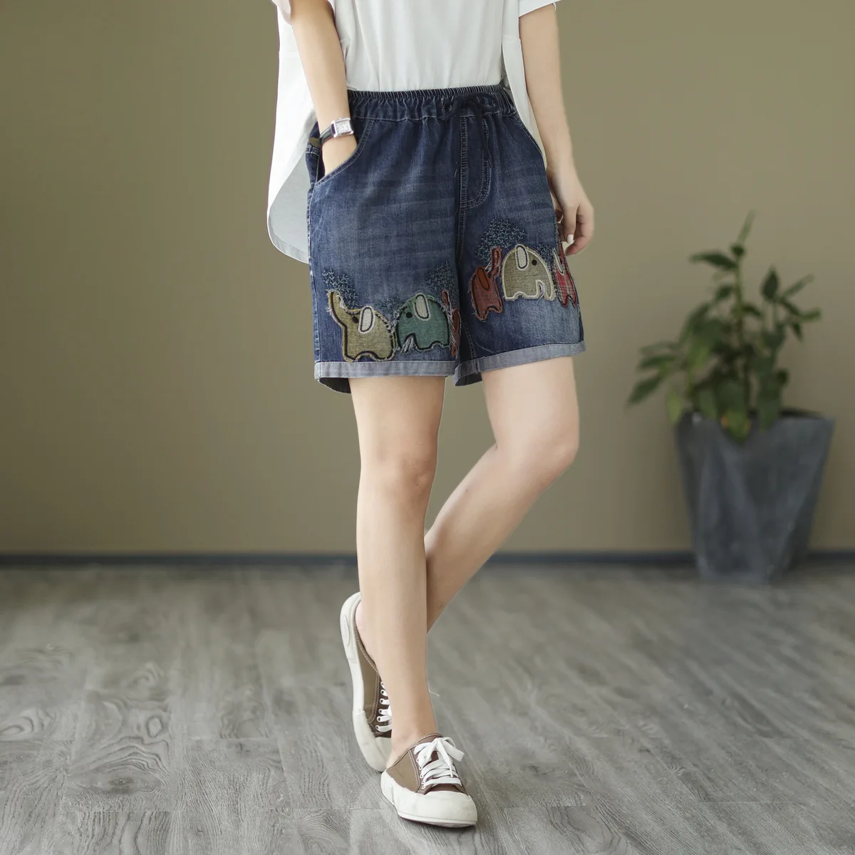 Ethnic Embroidery Denim y2k Shorts Women Summer Japan Fashion Elastic Waist Five-pointed Star Appliques Jean Shorts