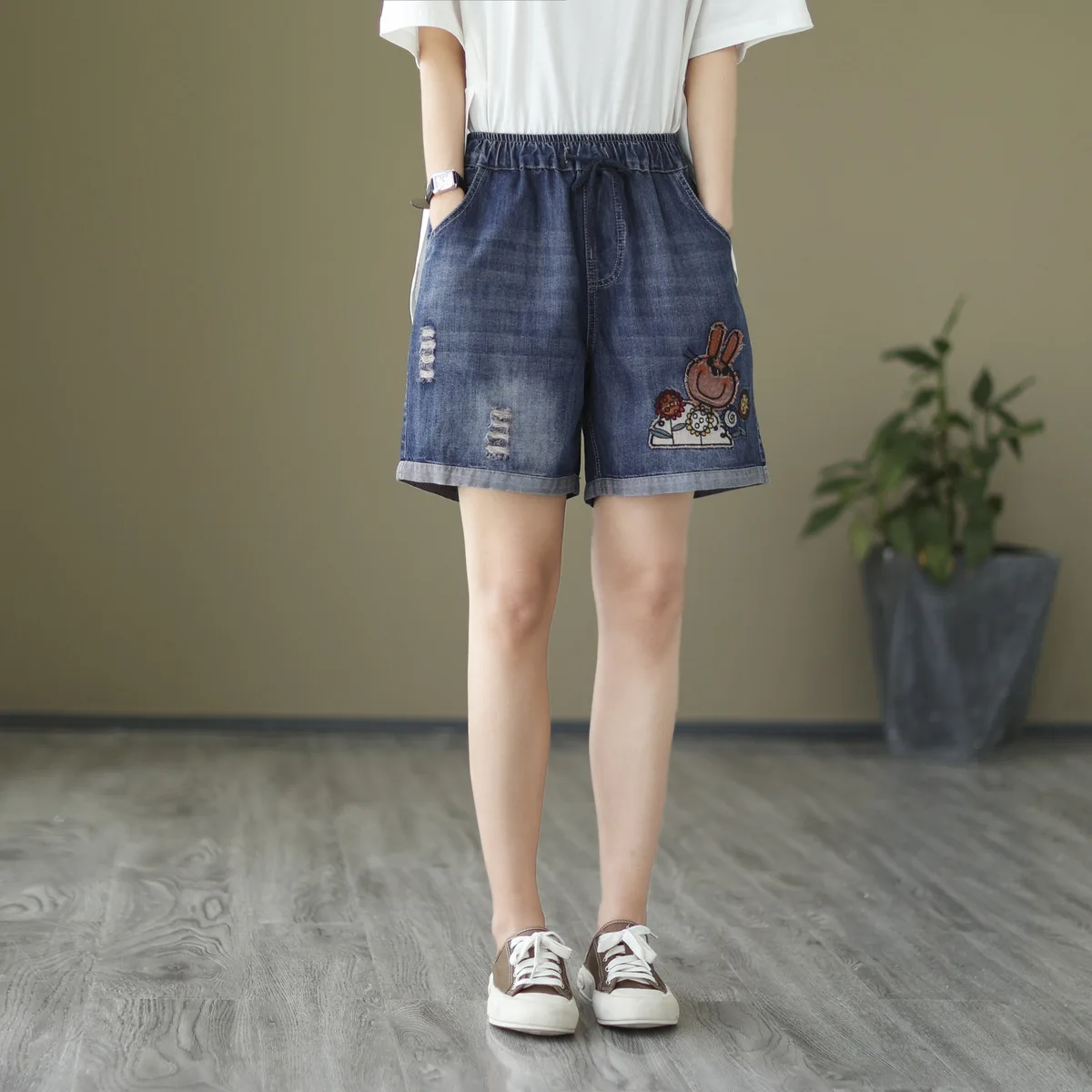 Ethnic Embroidery Denim y2k Shorts Women Summer Japan Fashion Elastic Waist Five-pointed Star Appliques Jean Shorts