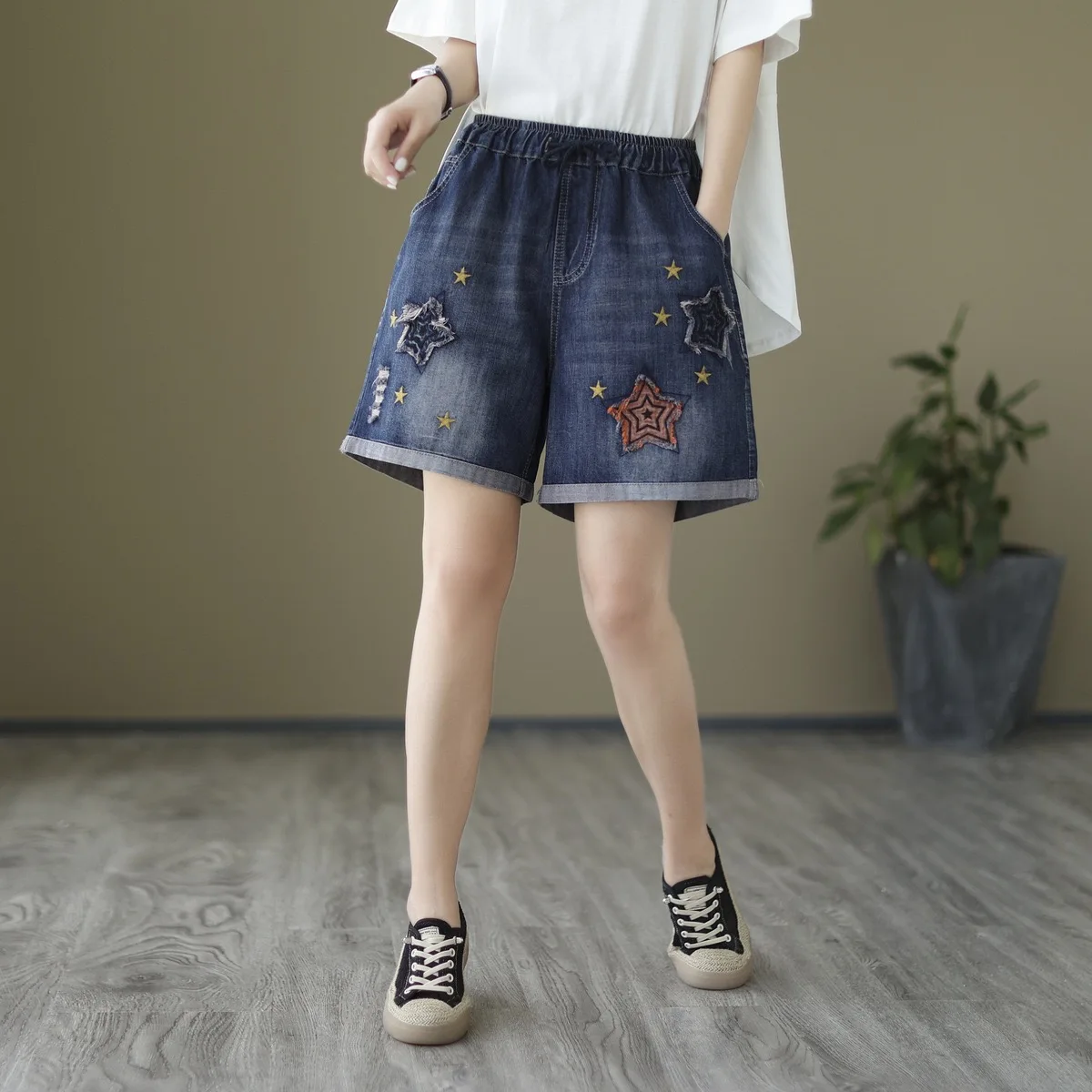 Ethnic Embroidery Denim y2k Shorts Women Summer Japan Fashion Elastic Waist Five-pointed Star Appliques Jean Shorts