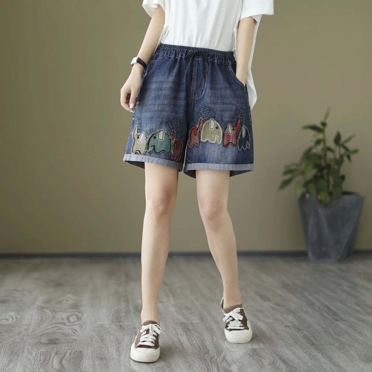 Ethnic Embroidery Denim y2k Shorts Women Summer Japan Fashion Elastic Waist Five-pointed Star Appliques Jean Shorts