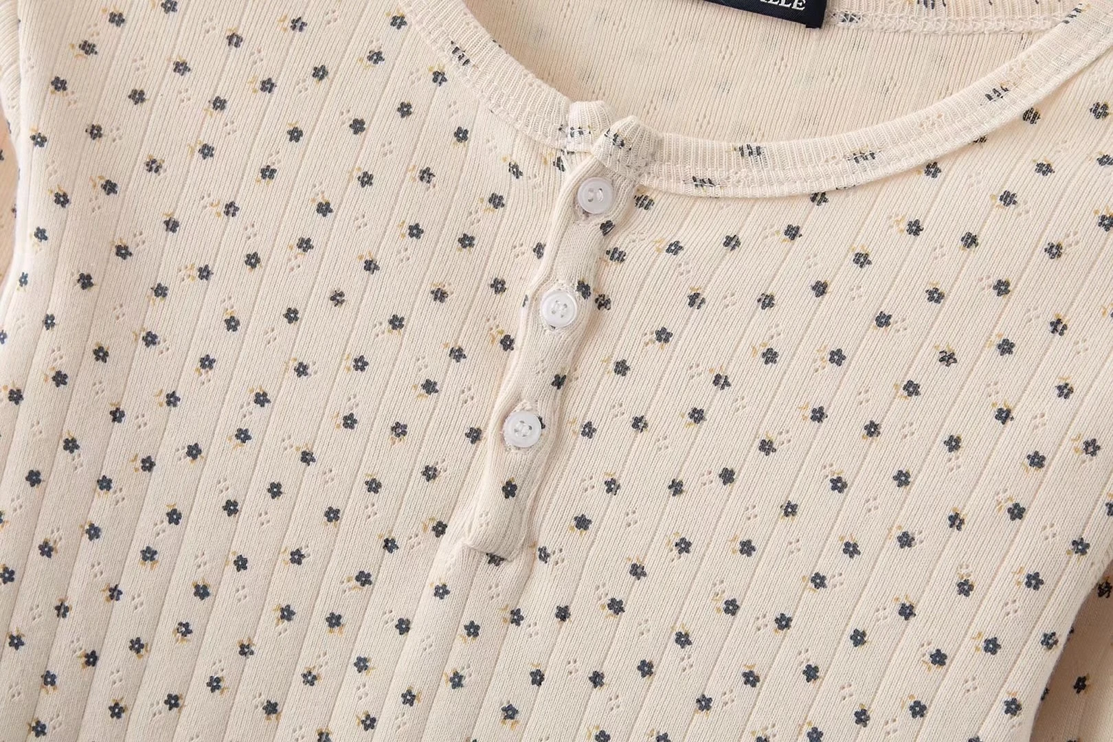 Vintage Floral Print Slim T-shirts Women Sweet Chic Button Round Neck Long Sleeve T Shirt Women Autumn Streetwear Y2k Tops 2024