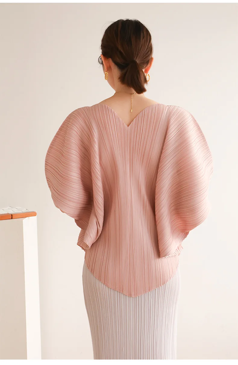 Miyake Pleated Women's Fashion V-neck Loose T-shirt 2024 Spring/Summer Fashion Korean Edition Underlay Top