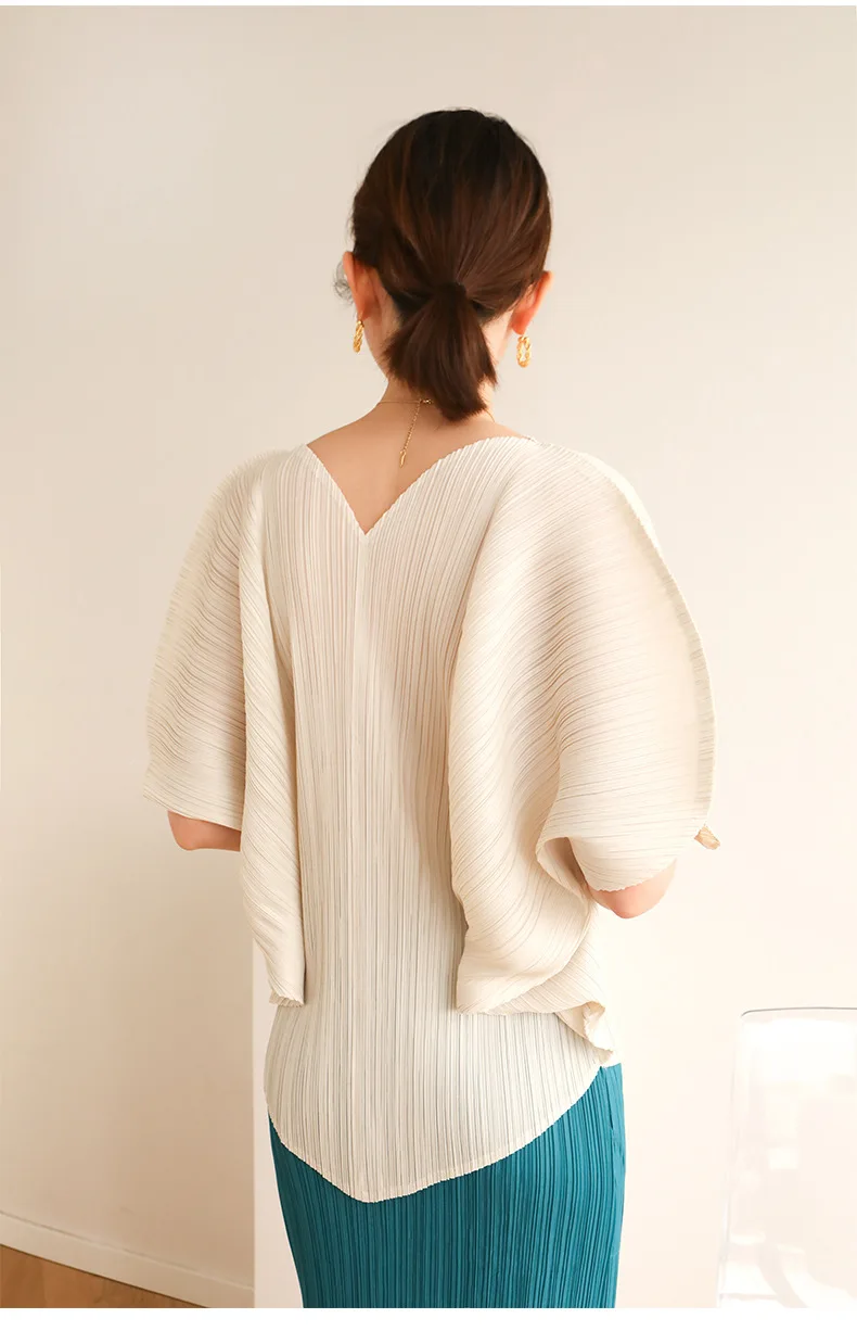 Miyake Pleated Women's Fashion V-neck Loose T-shirt 2024 Spring/Summer Fashion Korean Edition Underlay Top