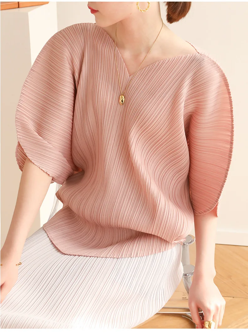 Miyake Pleated Women's Fashion V-neck Loose T-shirt 2024 Spring/Summer Fashion Korean Edition Underlay Top