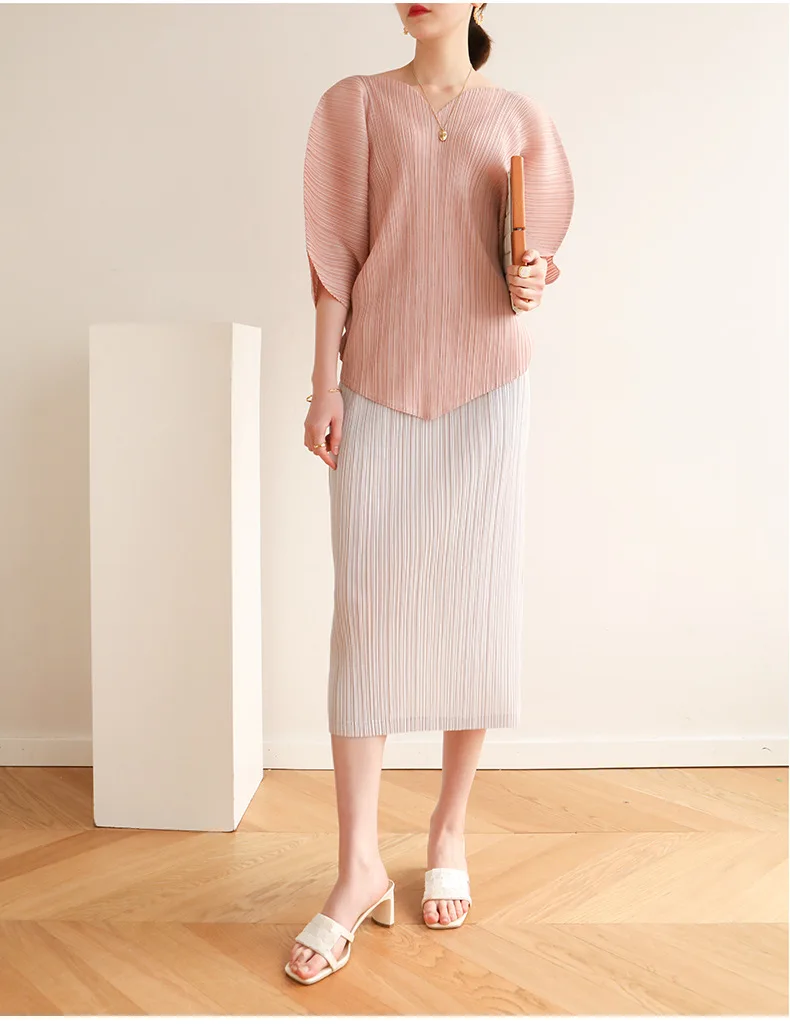Miyake Pleated Women's Fashion V-neck Loose T-shirt 2024 Spring/Summer Fashion Korean Edition Underlay Top