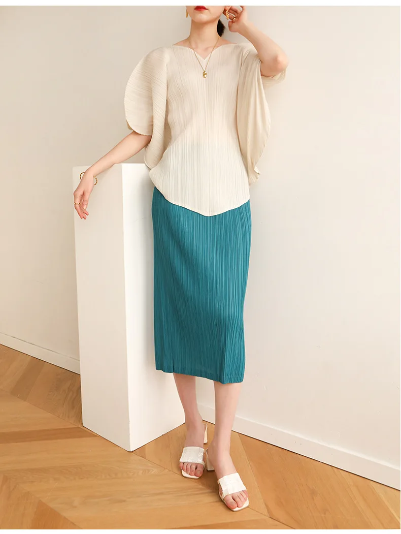 Miyake Pleated Women's Fashion V-neck Loose T-shirt 2024 Spring/Summer Fashion Korean Edition Underlay Top