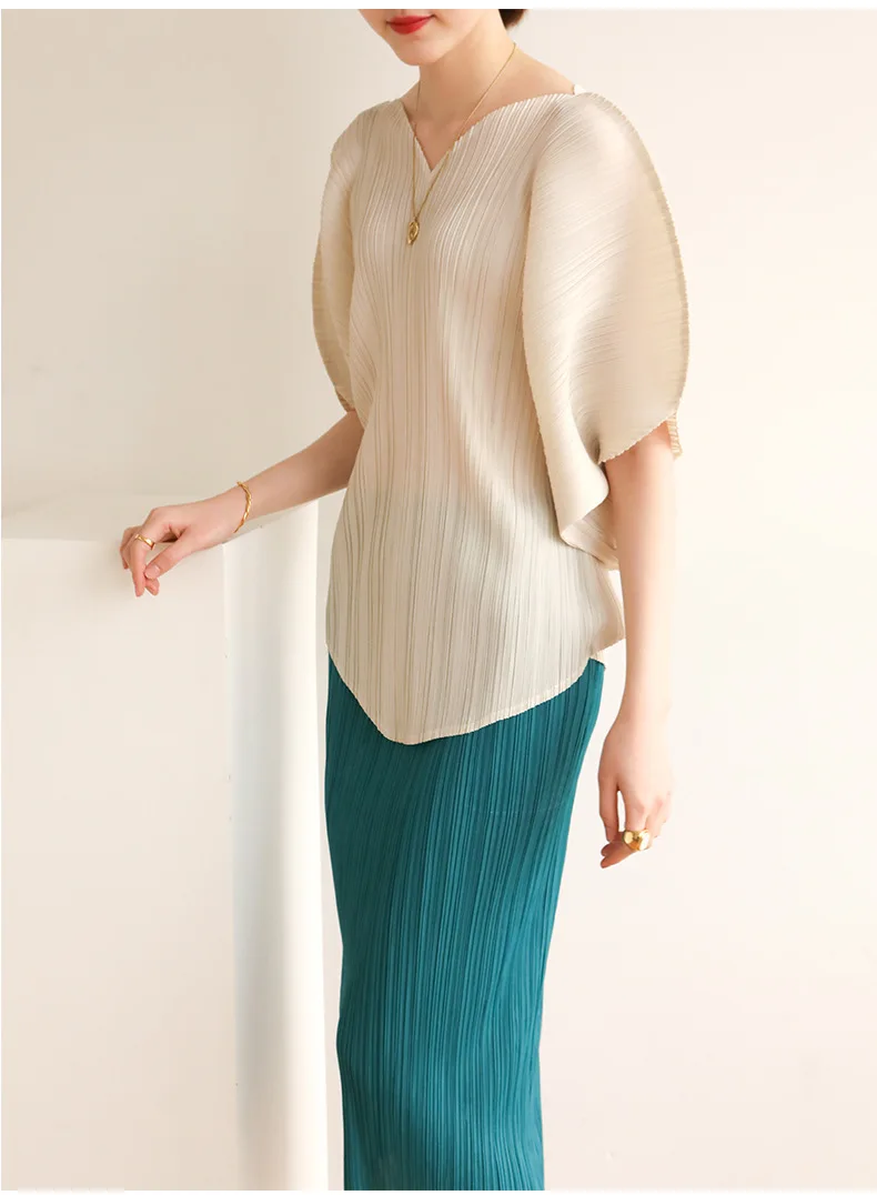 Miyake Pleated Women's Fashion V-neck Loose T-shirt 2024 Spring/Summer Fashion Korean Edition Underlay Top