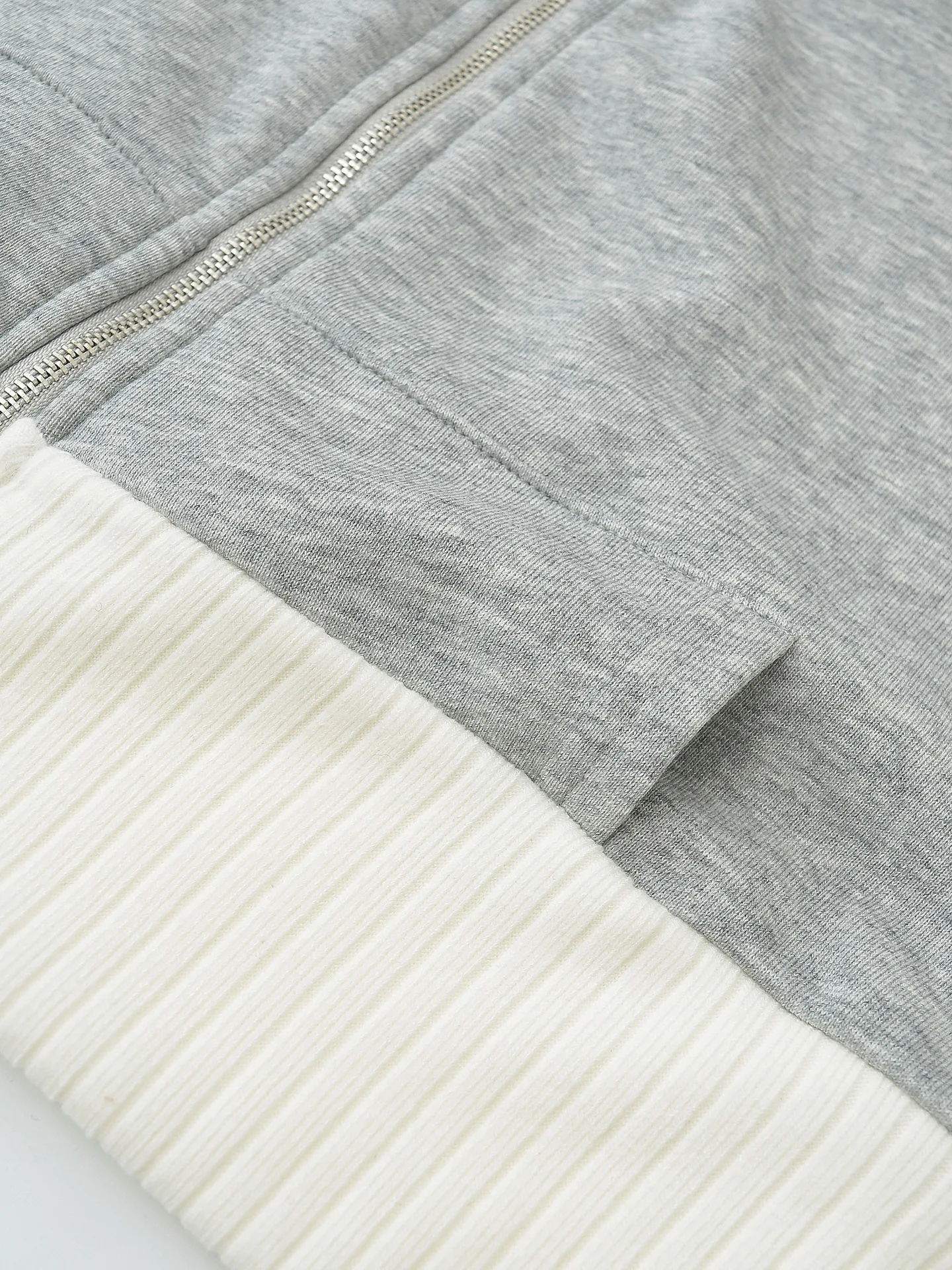 Spicy Girl Europe/America Style Color Blocked Short Cropped Hooded Sweatshirt+high Waisted Sexy Pleated Skirt Two Piece Set GXYW
