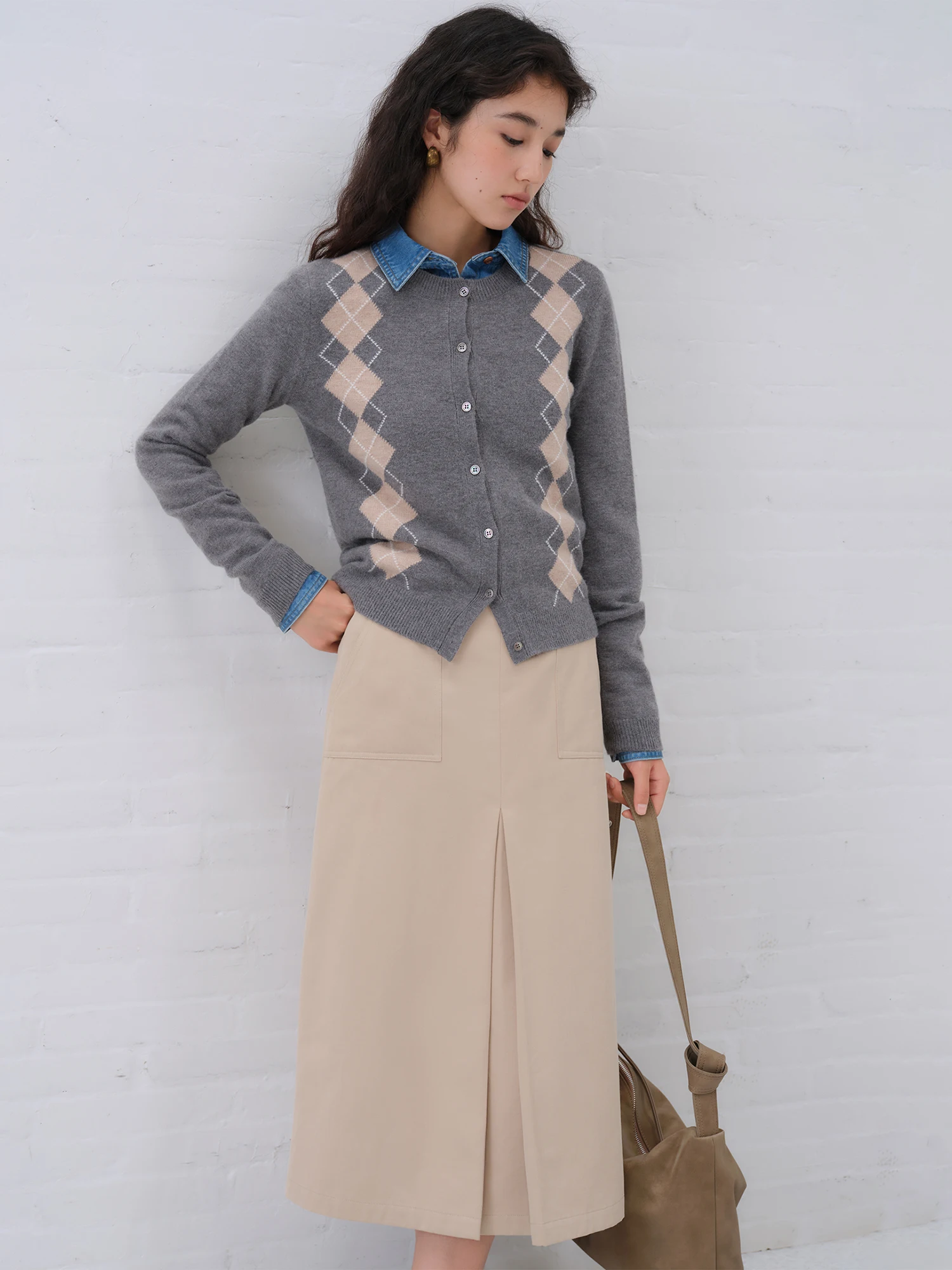 ZIQIAO Retro British College Style Diamond-shaped Cardigan for Women 2025 Autumn New Round Neck Straight Shoulder Top 25ZQ93095