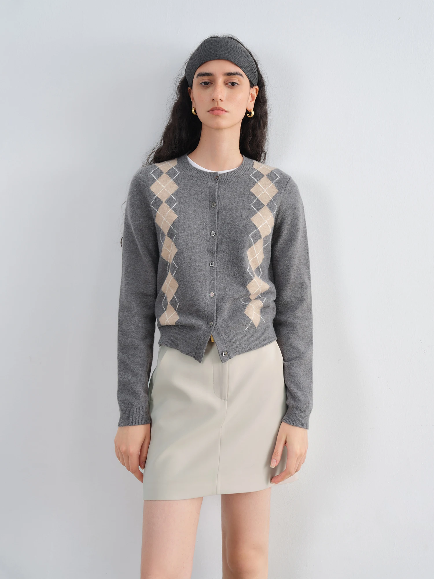 ZIQIAO Retro British College Style Diamond-shaped Cardigan for Women 2025 Autumn New Round Neck Straight Shoulder Top 25ZQ93095