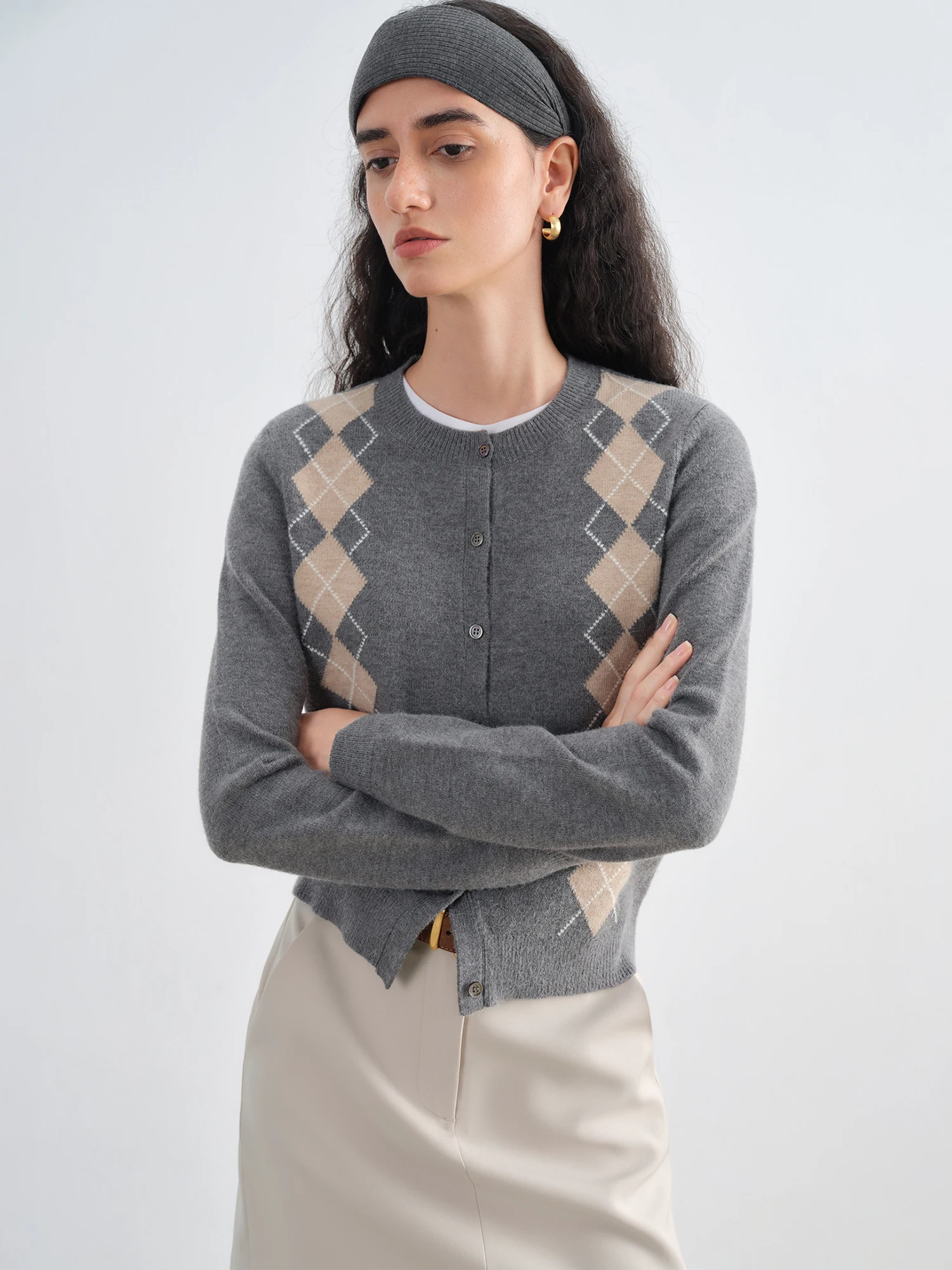 ZIQIAO Retro British College Style Diamond-shaped Cardigan for Women 2025 Autumn New Round Neck Straight Shoulder Top 25ZQ93095