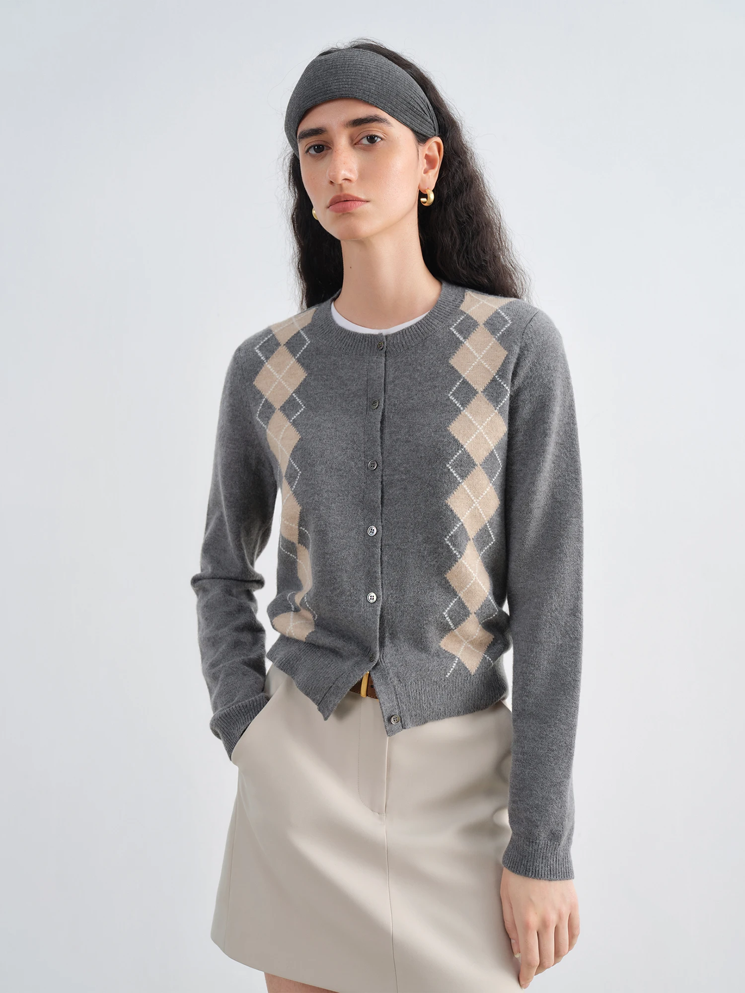 ZIQIAO Retro British College Style Diamond-shaped Cardigan for Women 2025 Autumn New Round Neck Straight Shoulder Top 25ZQ93095