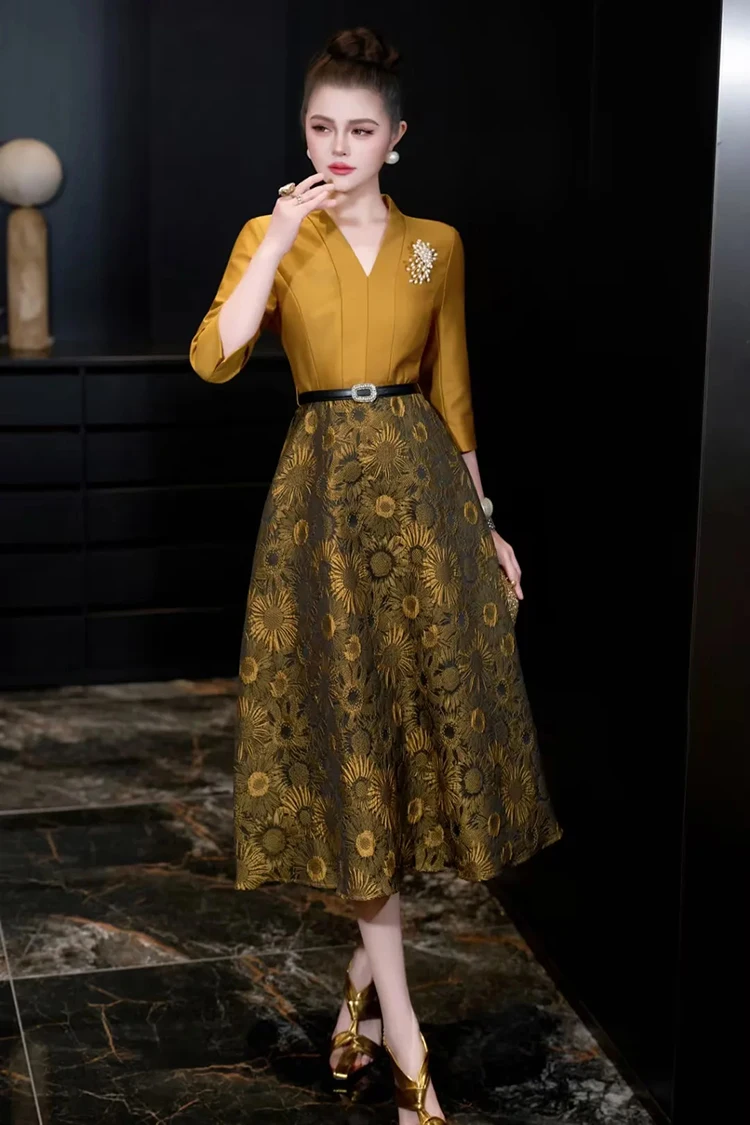 Seifrmann 2026 Spring Women's clothing New Fashionable V-neck Seven Sleeve Jacquard Waistband cinching Dress