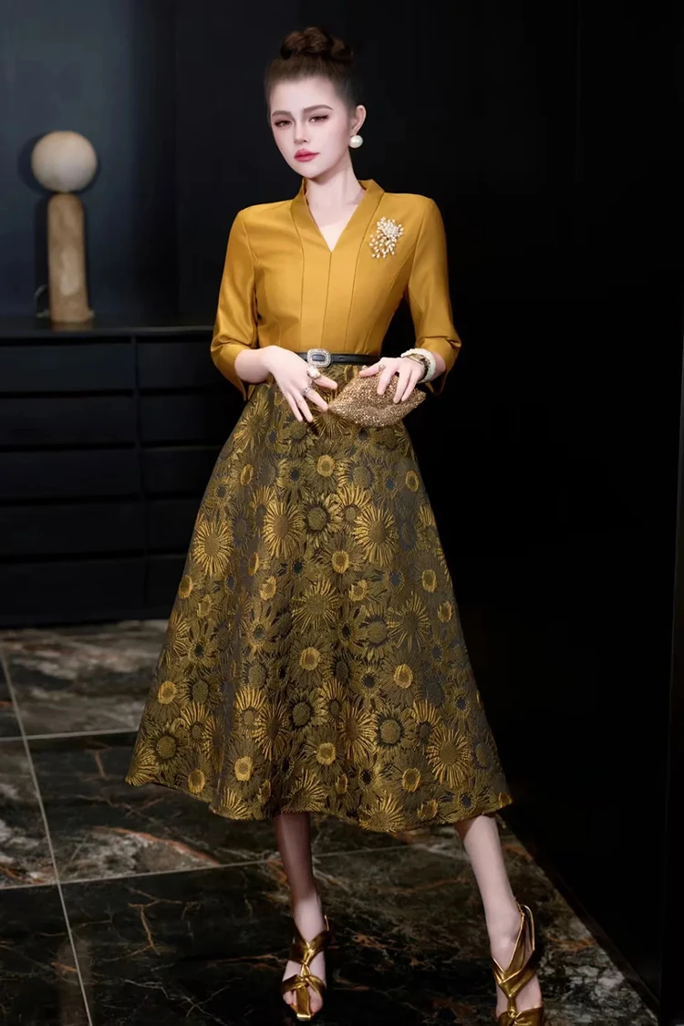 Seifrmann 2026 Spring Women's clothing New Fashionable V-neck Seven Sleeve Jacquard Waistband cinching Dress