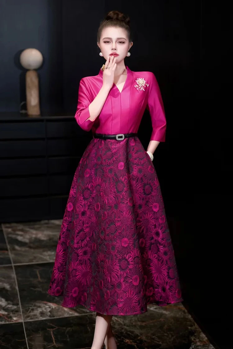 Seifrmann 2026 Spring Women's clothing New Fashionable V-neck Seven Sleeve Jacquard Waistband cinching Dress