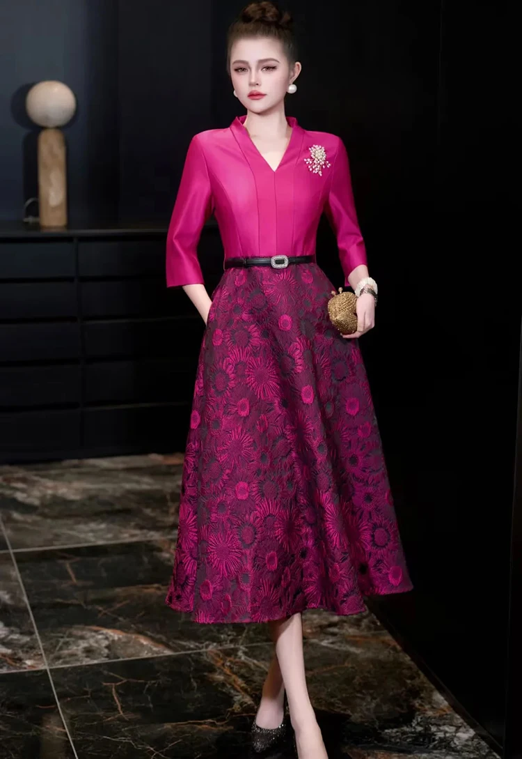 Seifrmann 2026 Spring Women's clothing New Fashionable V-neck Seven Sleeve Jacquard Waistband cinching Dress