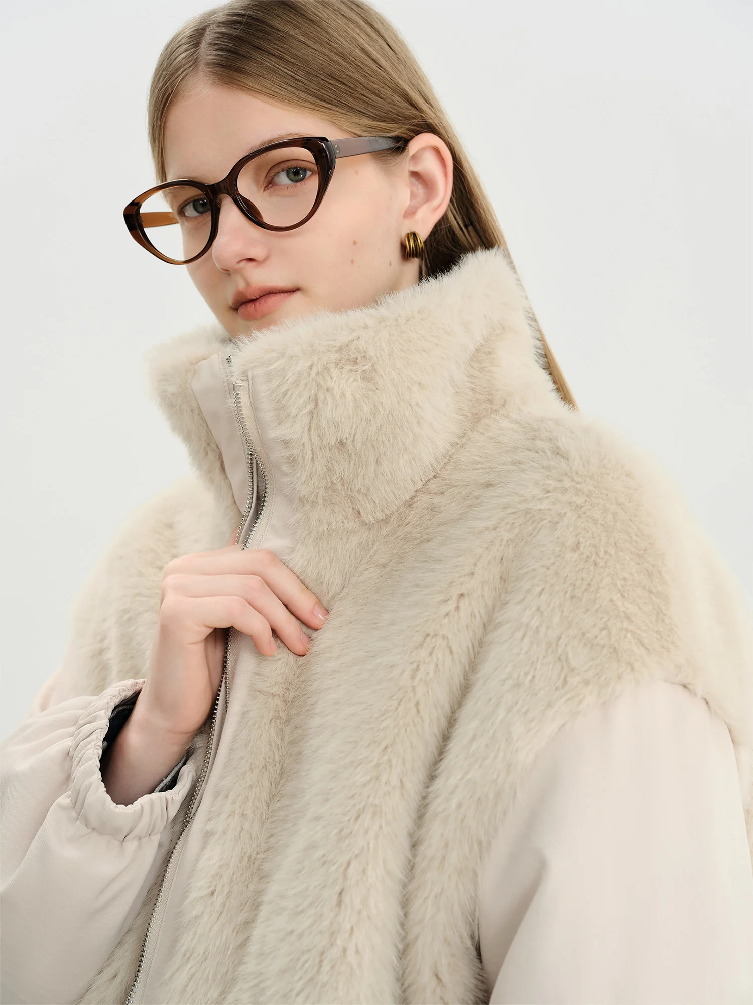 ZIQIAO LightWarm Women's Reversible Vintage Workwear Faux Fur Collar Drop Shoulder Sleeves Short Coat 2025 Winter New Arrival
