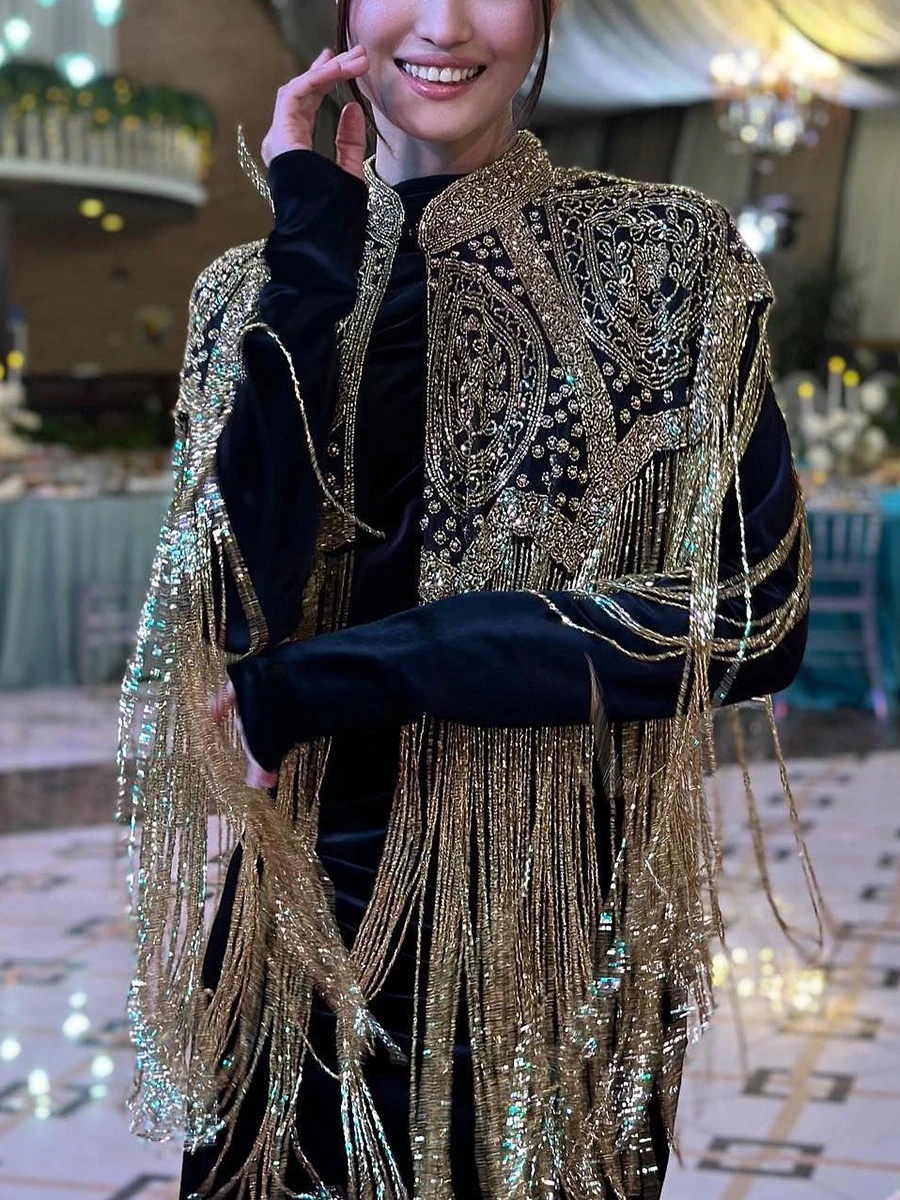 TWOTWINSTYLE Chic Formal Ceremonies Gold Fringe Cape for Women Stand Collar Luxury Beading Decoration for Red Carpet Gala Events