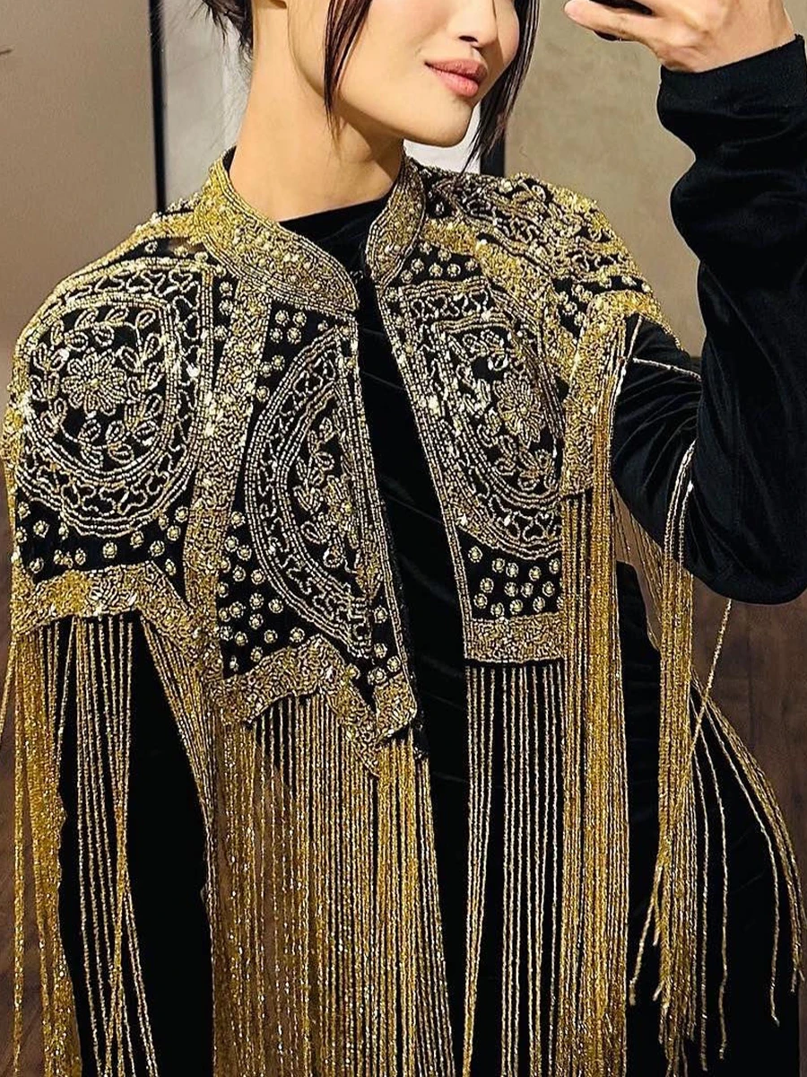 TWOTWINSTYLE Chic Formal Ceremonies Gold Fringe Cape for Women Stand Collar Luxury Beading Decoration for Red Carpet Gala Events