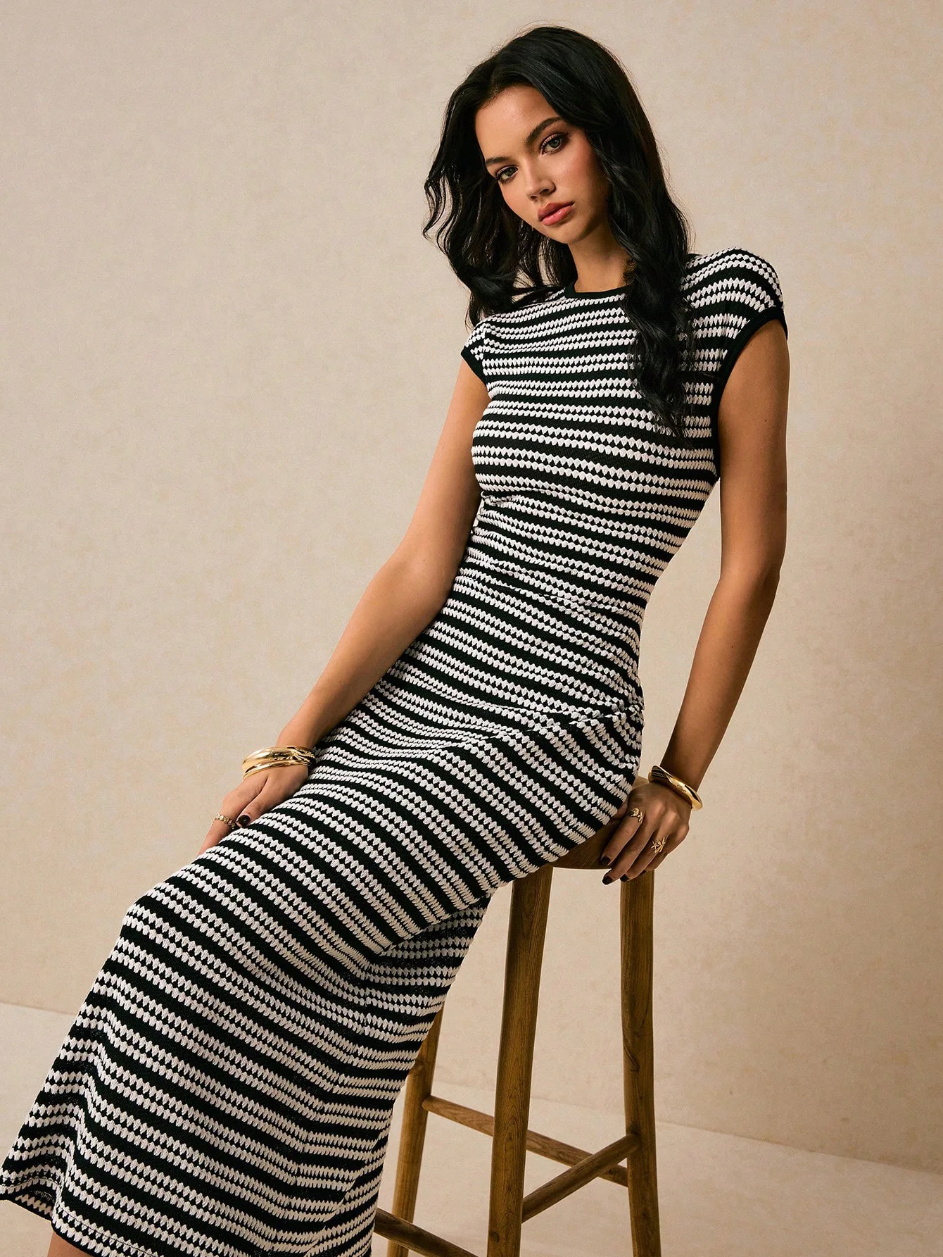 Elegant Sleeveless Knit Women's Long Dress with Round Neck and Color - Blocked Stripes for Fashionable and Casual Wear