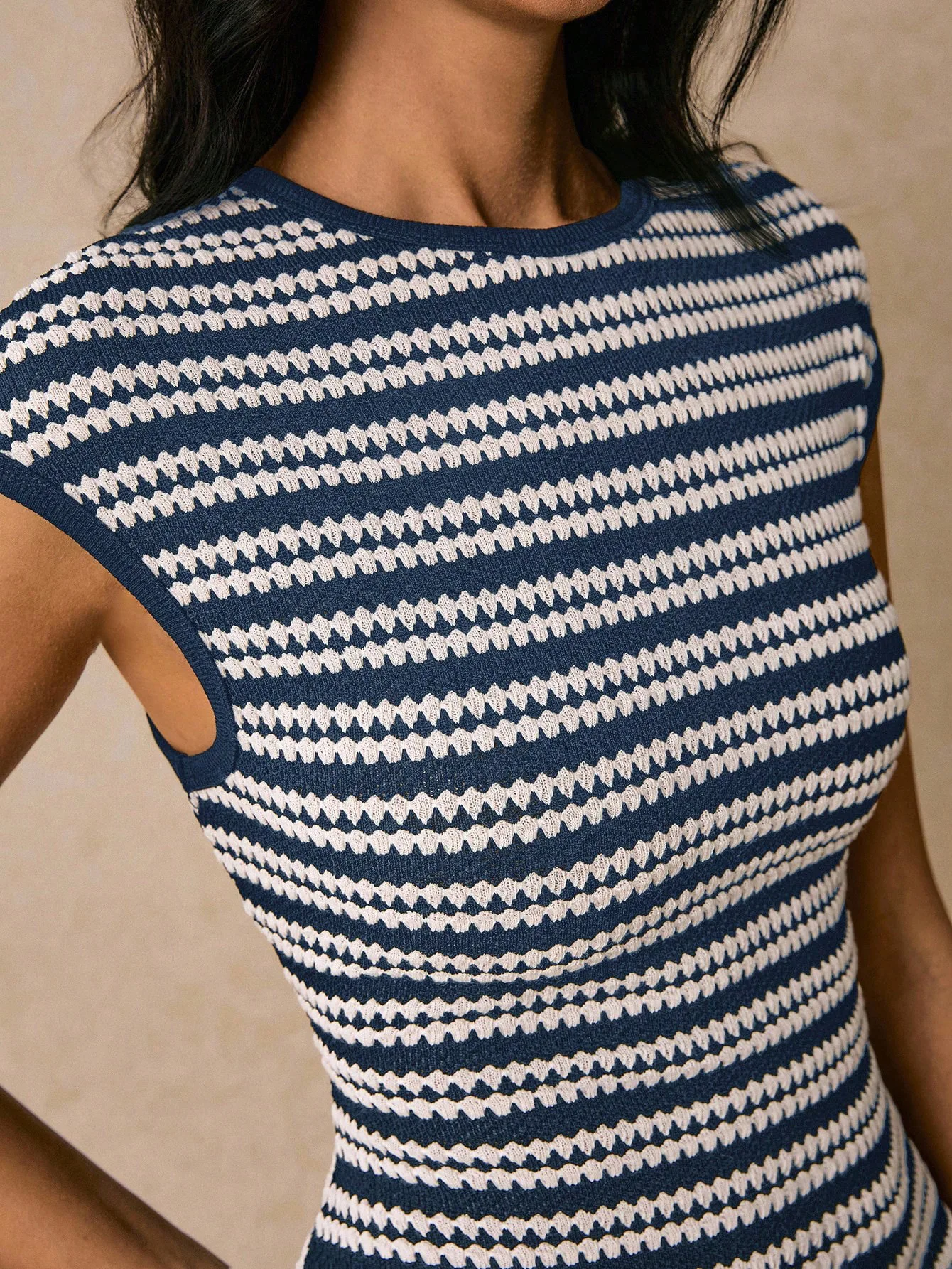 Elegant Sleeveless Knit Women's Long Dress with Round Neck and Color - Blocked Stripes for Fashionable and Casual Wear