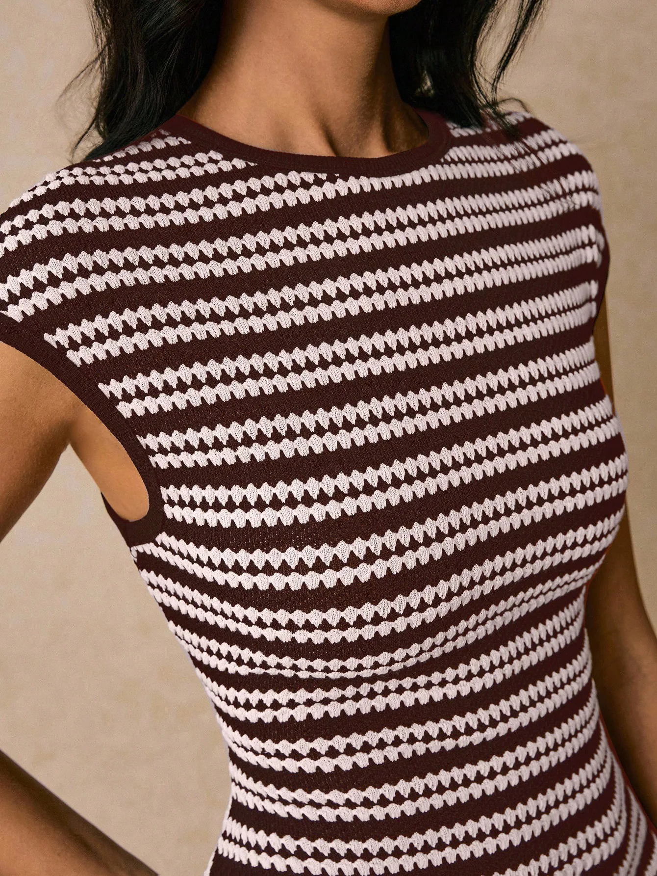 Elegant Sleeveless Knit Women's Long Dress with Round Neck and Color - Blocked Stripes for Fashionable and Casual Wear
