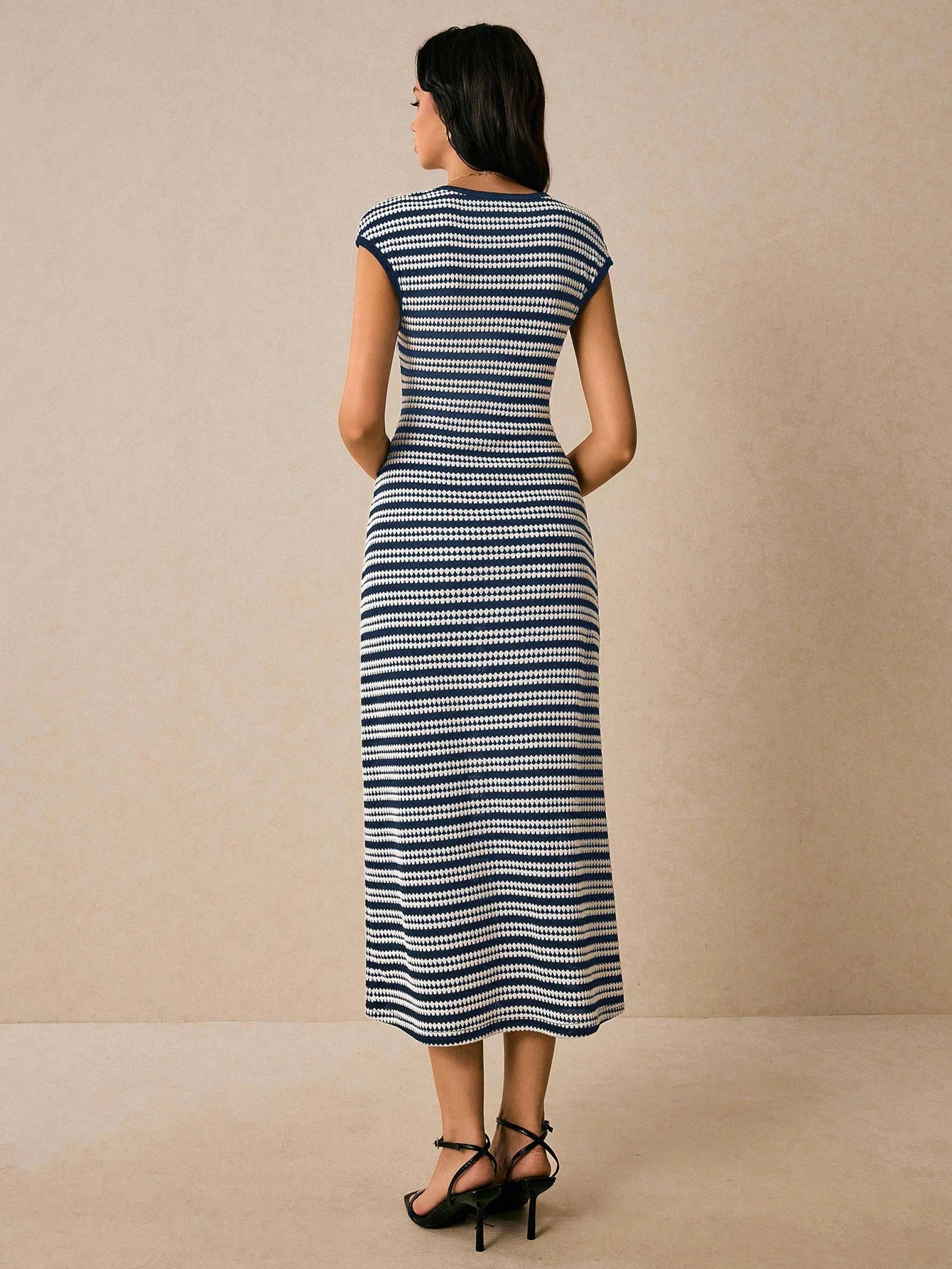 Elegant Sleeveless Knit Women's Long Dress with Round Neck and Color - Blocked Stripes for Fashionable and Casual Wear