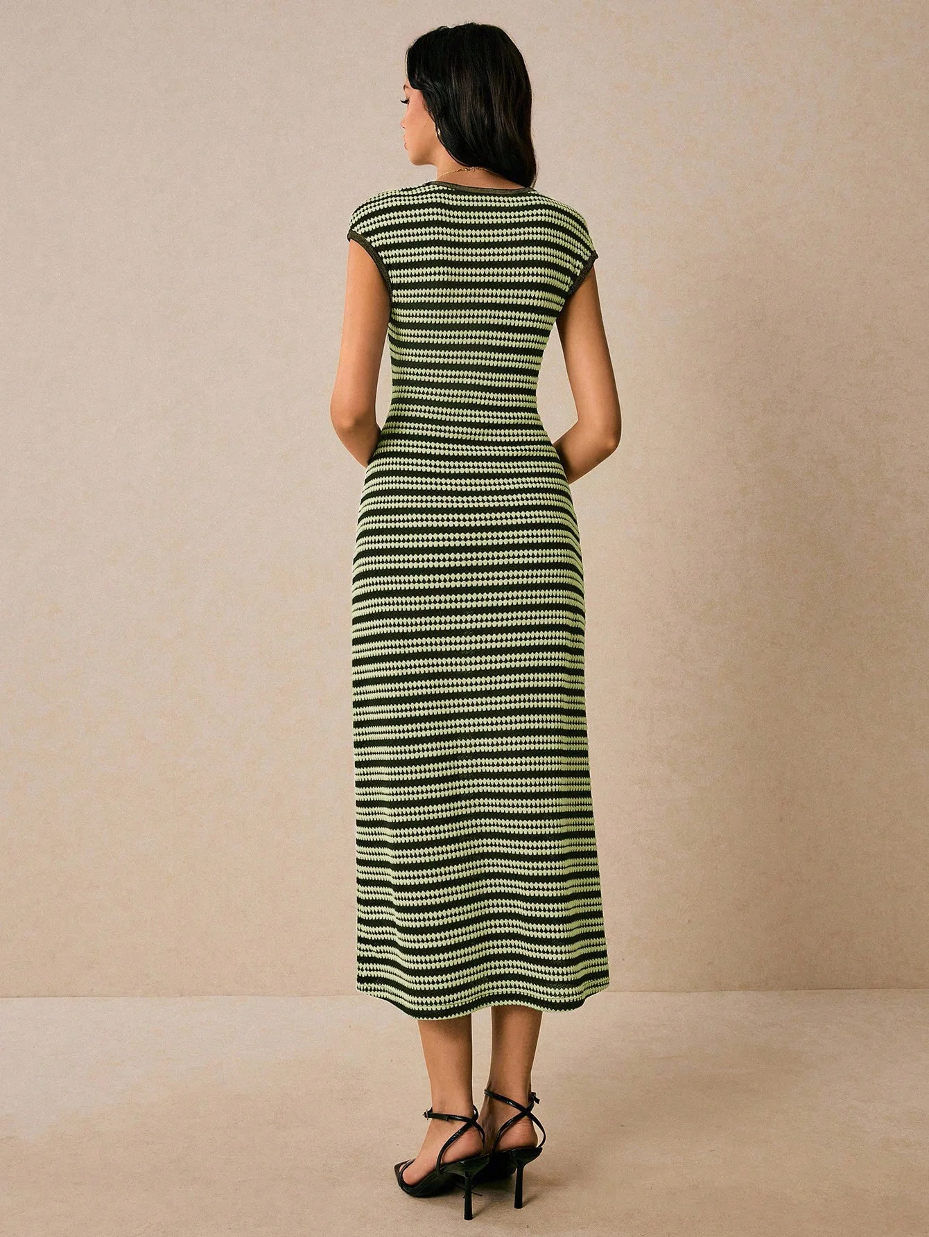 Elegant Sleeveless Knit Women's Long Dress with Round Neck and Color - Blocked Stripes for Fashionable and Casual Wear