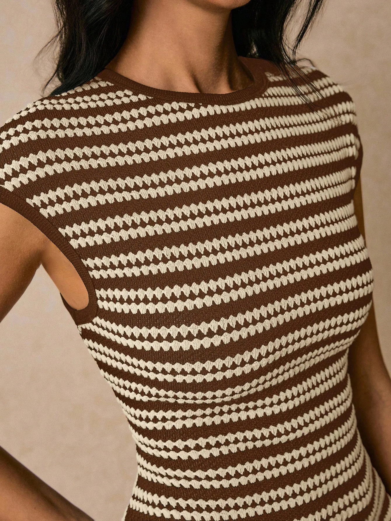 Elegant Sleeveless Knit Women's Long Dress with Round Neck and Color - Blocked Stripes for Fashionable and Casual Wear