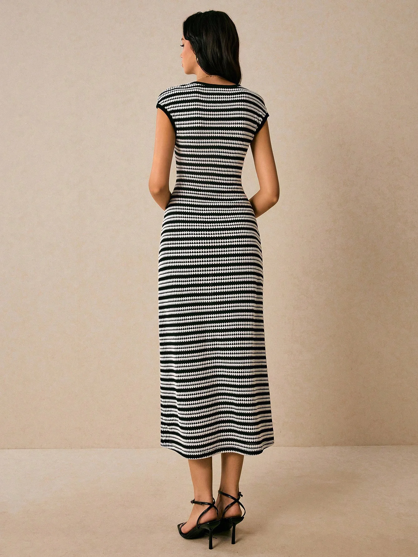 Elegant Sleeveless Knit Women's Long Dress with Round Neck and Color - Blocked Stripes for Fashionable and Casual Wear