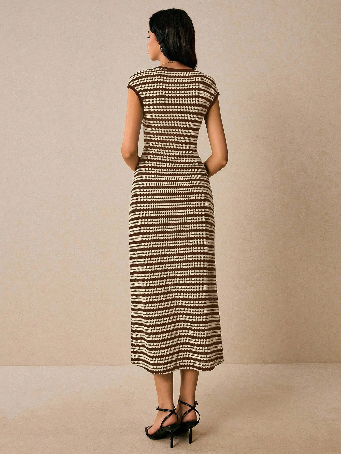 Elegant Sleeveless Knit Women's Long Dress with Round Neck and Color - Blocked Stripes for Fashionable and Casual Wear