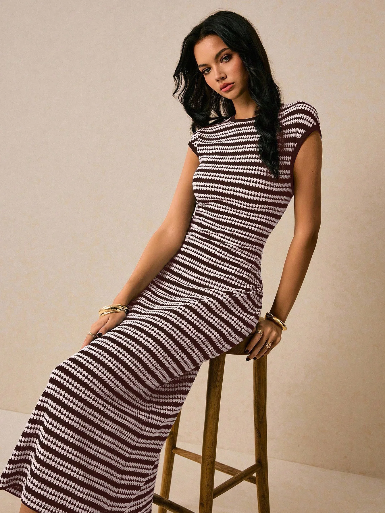 Elegant Sleeveless Knit Women's Long Dress with Round Neck and Color - Blocked Stripes for Fashionable and Casual Wear