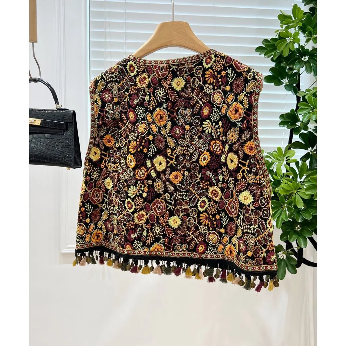 Women Vintage Boho Ethnic Floral Printed Vest Spring Fall V-neck Tassel Cropped Sleeveless Casual Waistcoat for Daily Outfit