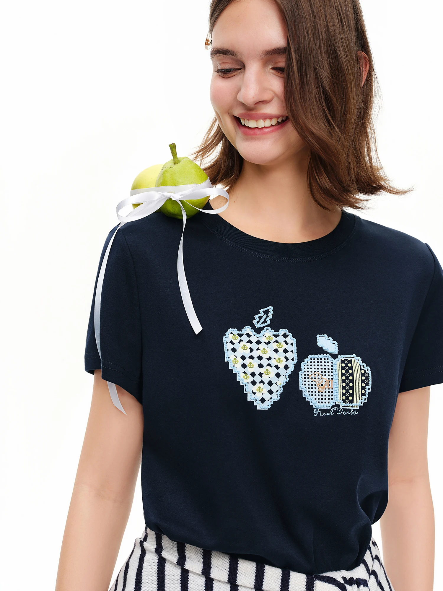 DUSHU 2026 New Summer Floral Embroidered T-Shirt Women Slim Fit Versatile Size Minimalist Tee Casual Short Sleeve Chic Top