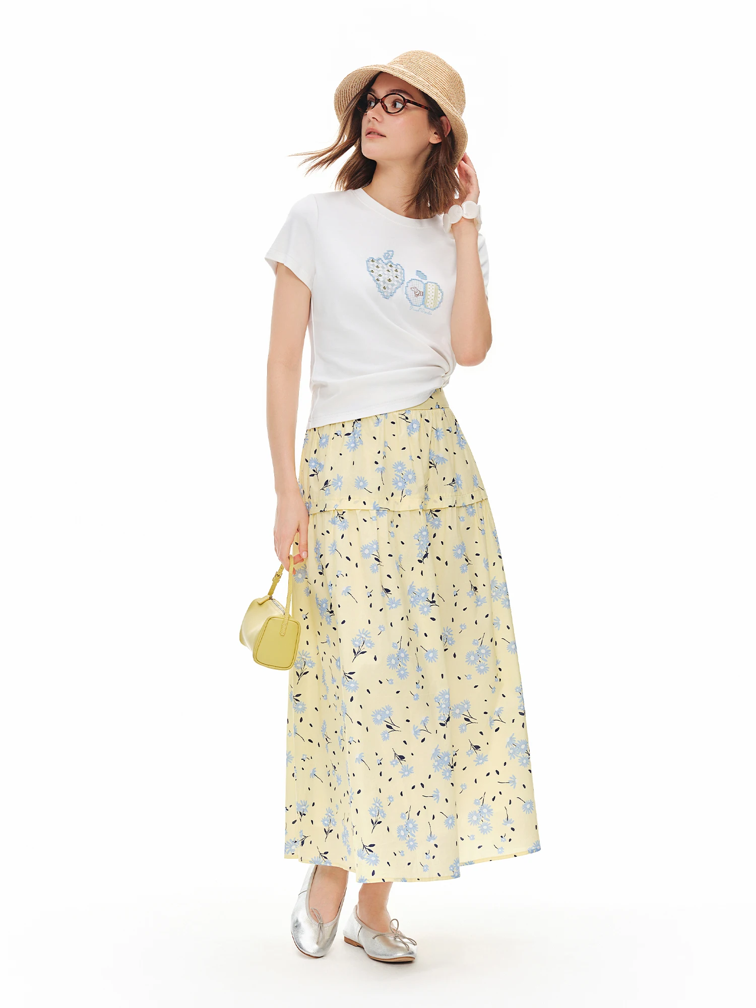 DUSHU 2026 New Summer Floral Embroidered T-Shirt Women Slim Fit Versatile Size Minimalist Tee Casual Short Sleeve Chic Top