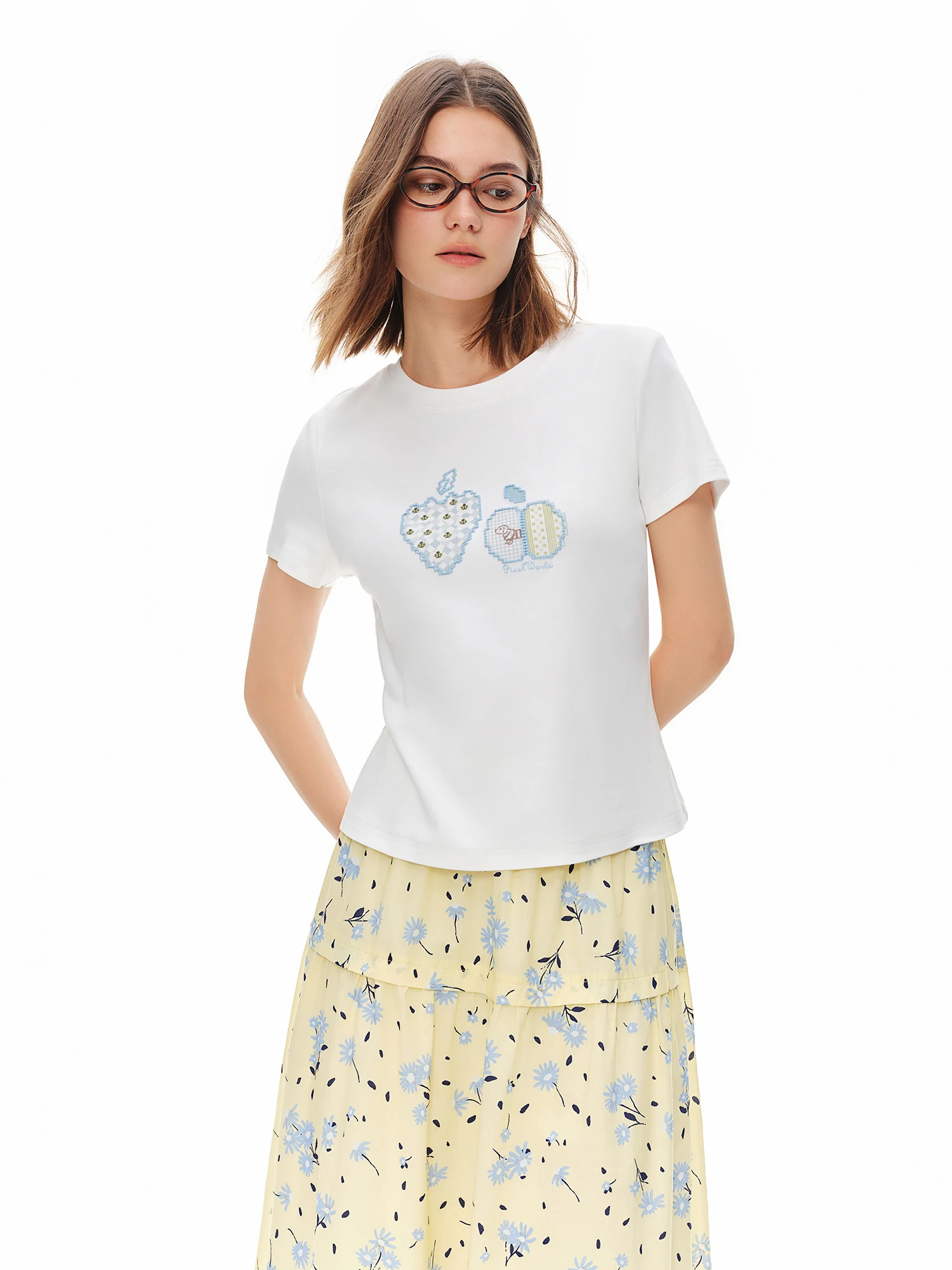 DUSHU 2026 New Summer Floral Embroidered T-Shirt Women Slim Fit Versatile Size Minimalist Tee Casual Short Sleeve Chic Top