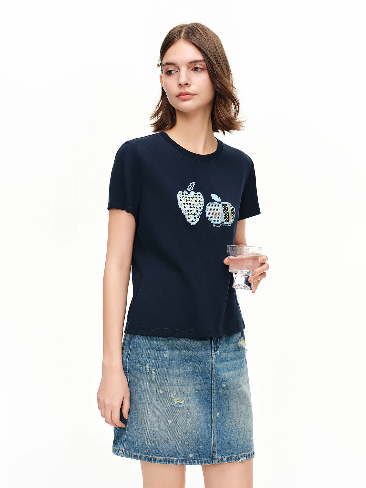 DUSHU 2026 New Summer Floral Embroidered T-Shirt Women Slim Fit Versatile Size Minimalist Tee Casual Short Sleeve Chic Top