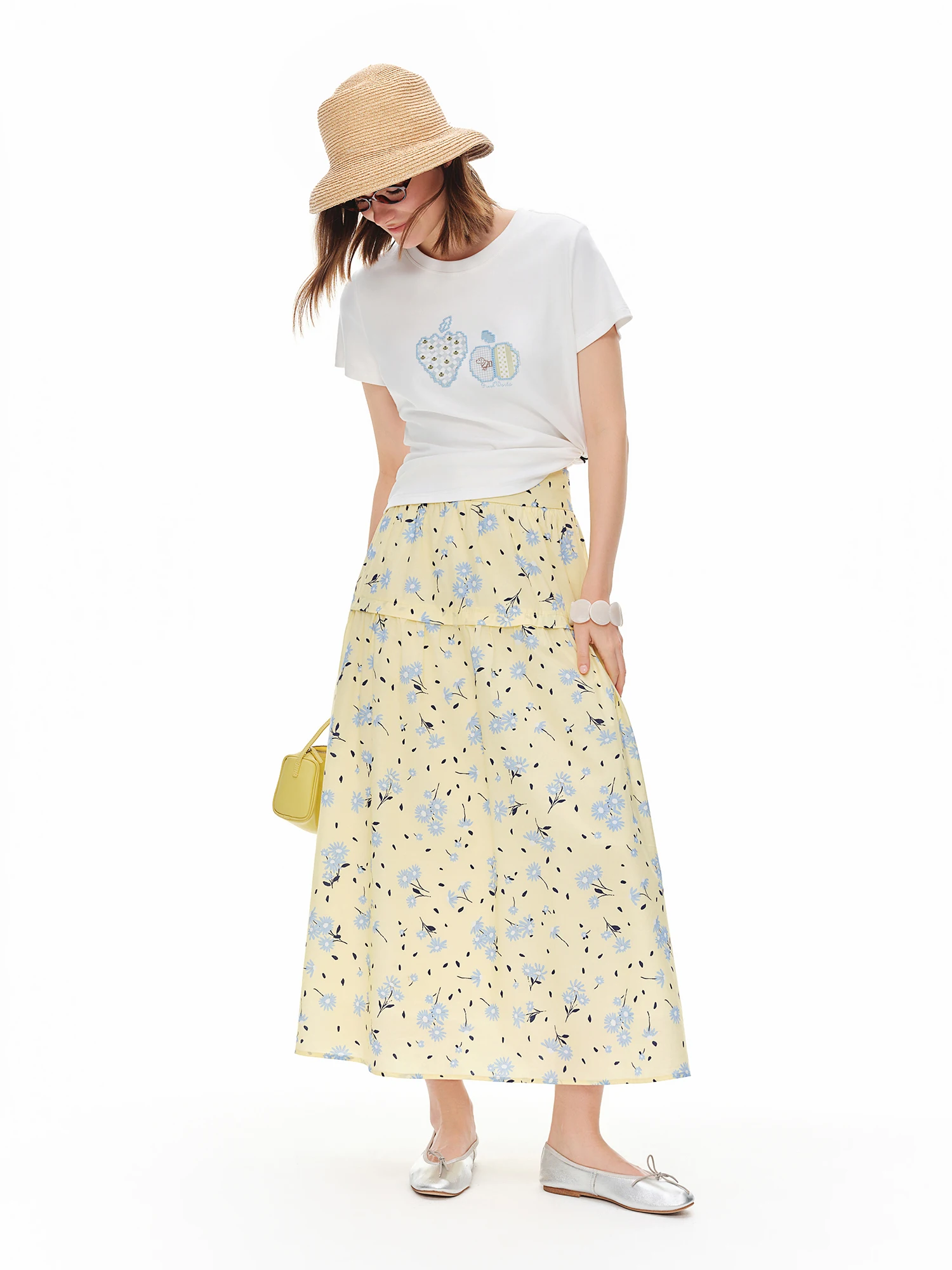 DUSHU 2026 New Summer Floral Embroidered T-Shirt Women Slim Fit Versatile Size Minimalist Tee Casual Short Sleeve Chic Top