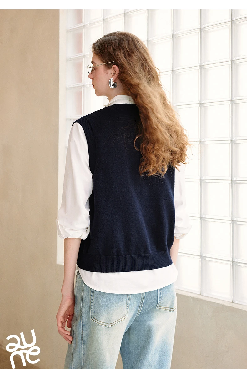TOYOUTH Women's V Neck Knit Vest 2026 Fall New Arrival Botanical Jacquard Preppy Sleeveless Layering Top