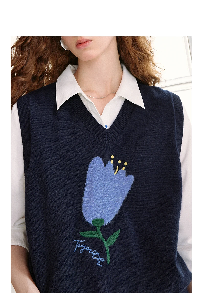 TOYOUTH Women's V Neck Knit Vest 2026 Fall New Arrival Botanical Jacquard Preppy Sleeveless Layering Top