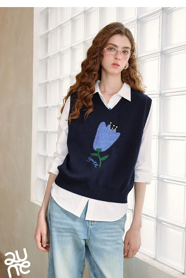 TOYOUTH Women's V Neck Knit Vest 2026 Fall New Arrival Botanical Jacquard Preppy Sleeveless Layering Top